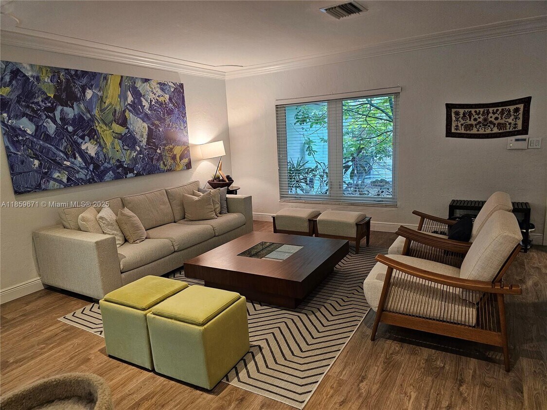 Foto principal - 606 Alminar Ave