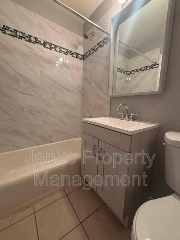 Foto del edificio - 3333 Commercial Ave