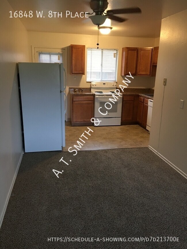 Foto del edificio - Pet Friendly!! Great Golden location!! 2 b...