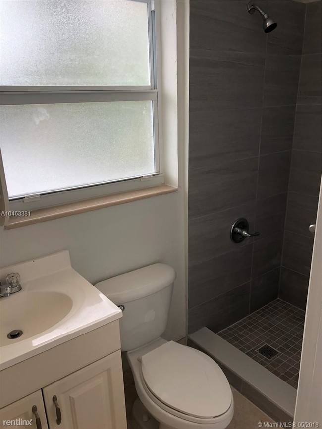 Building Photo - 2 br, 2 bath  - 1200 NE 16th Ave