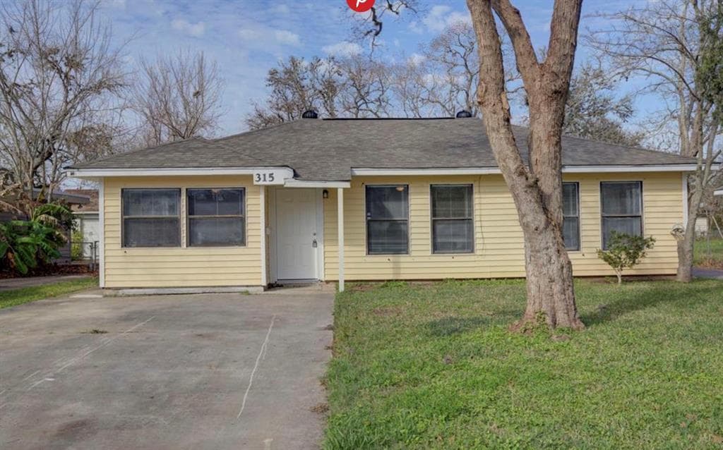 Primary Photo - 315 Acacia St