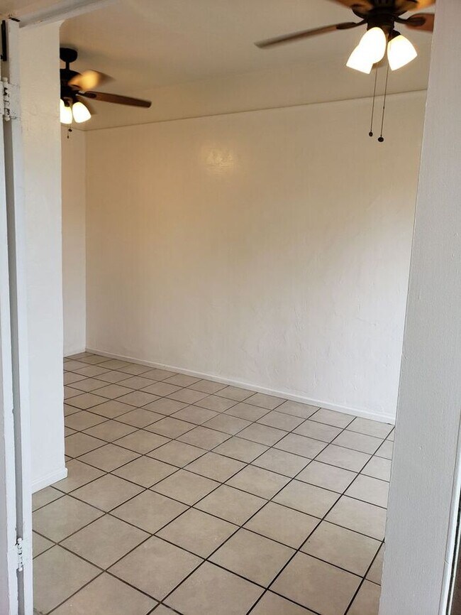 Building Photo - Charming North Park unit! (4314 Utah)