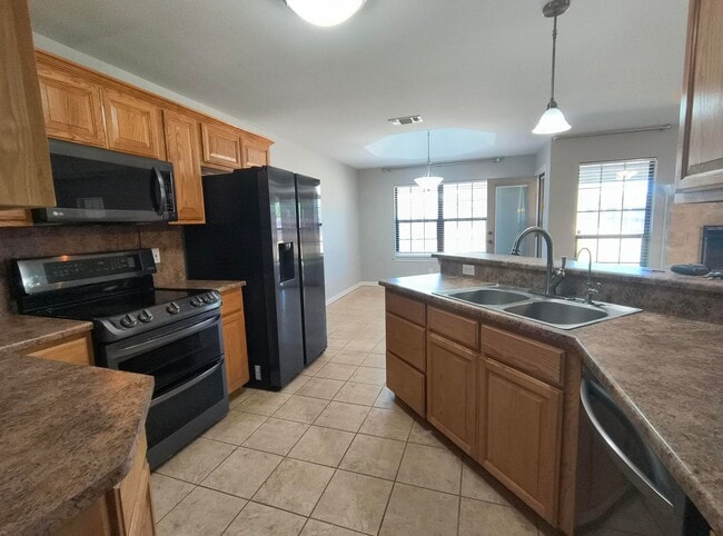 Building Photo - Beautiful 3 bedroom and 2 bath in a Quiet Cul-de-Sac in the Bluffs!