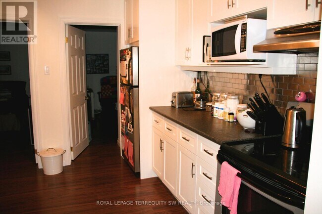 Photo du bâtiment - 8 Casci Ave