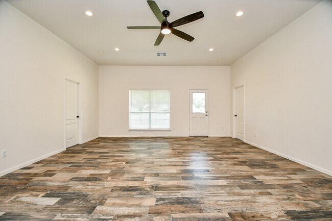 Building Photo - 835 Victoria Lakes Dr