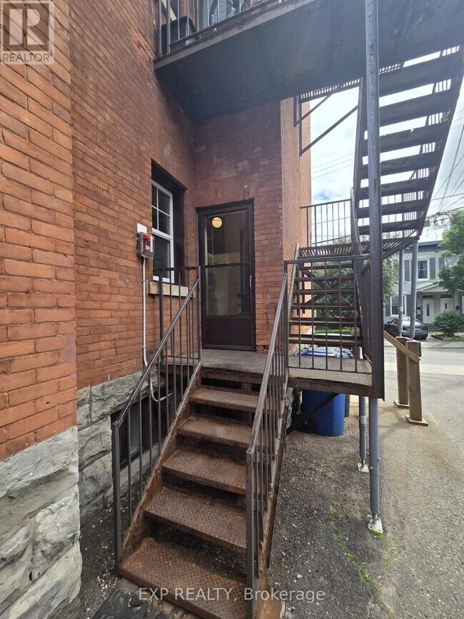 Building Photo - 453-453 Lewis St