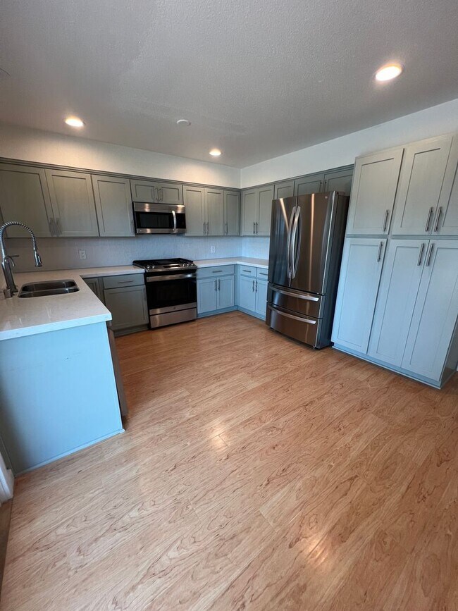 Building Photo - Stunningly Upgraded 3 Bed/2.5 Bath Home