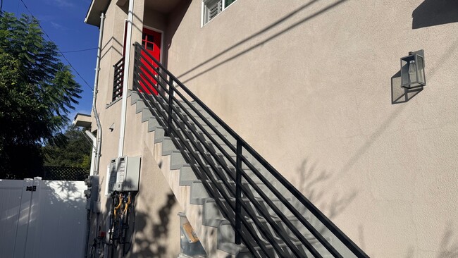 Foto del edificio - 1529 N Pass Ave