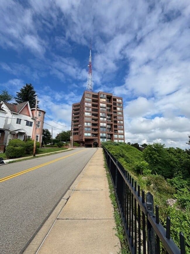 Building Photo - Beautiful Condo for Rent