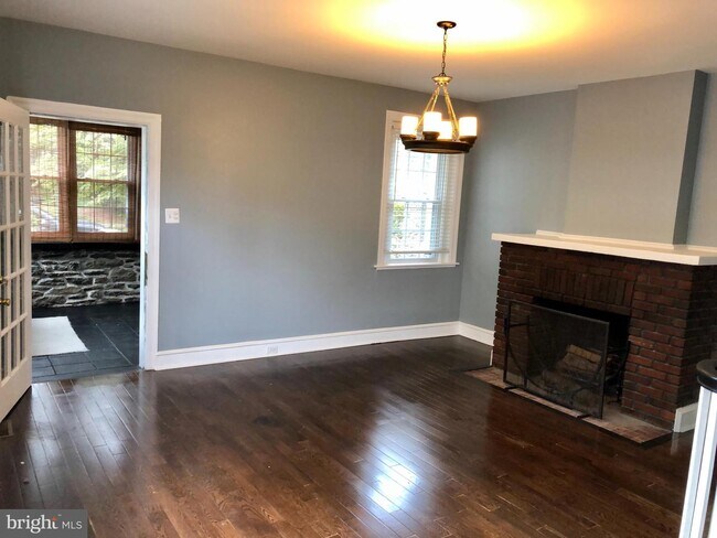 Building Photo - 506 E Gorgas Ln
