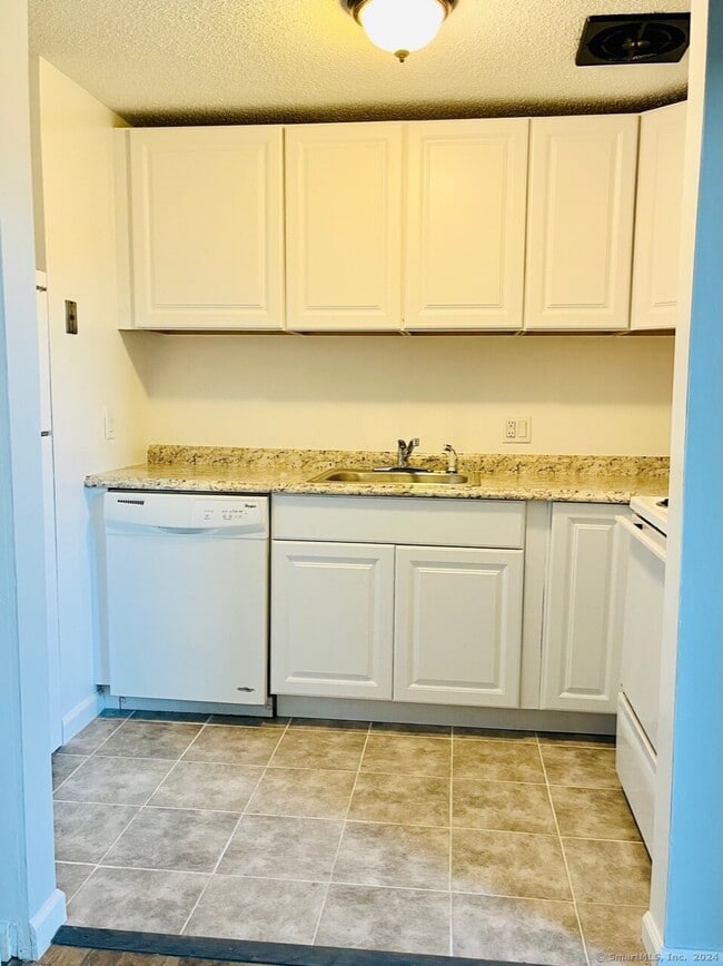 238 Burgundy Hill Ln Unit 238, Middletown, CT 06457 Condo for Rent in