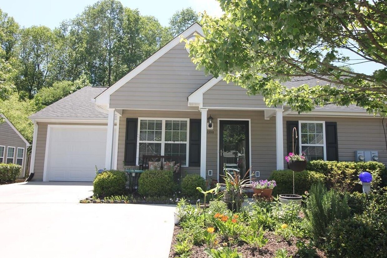 Foto principal - Coming July 1st in Harris Ridge