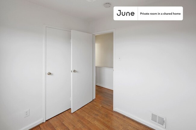 Building Photo - Room in Shared 4 bed/2.5 bath home