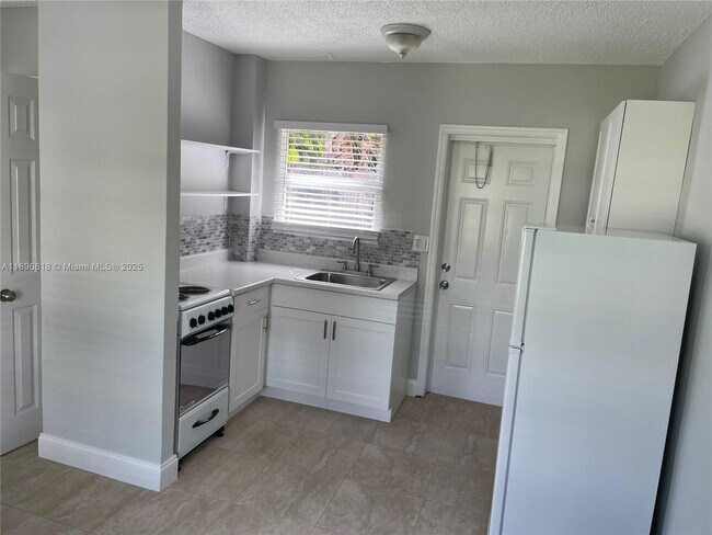 Foto del edificio - 2805 NE 6th Ln