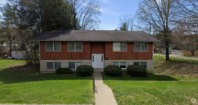 Building Photo - 15 Fairmor Dr