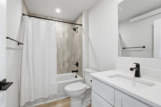 Foto del edificio - 224 Westwoods Dr