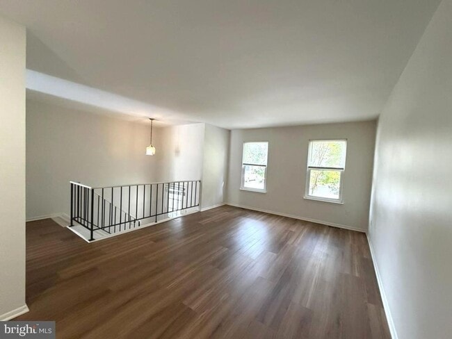 Building Photo - Welcome to this 3-bedroom, 3.5-bath townho...
