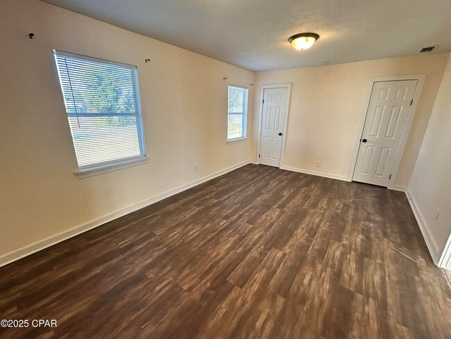 Foto del edificio - 606 Florida Ave