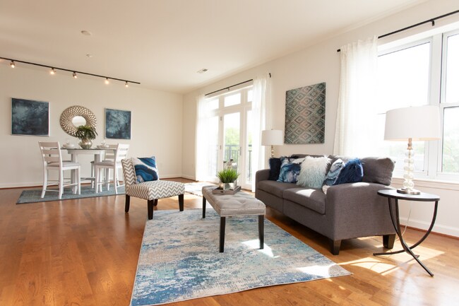 Foto del edificio - 670 Town Center Dr