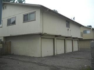  - 681 W Ashlan Ave