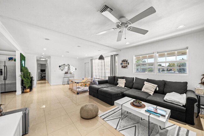 Foto del edificio - 941 NW 26th Ct