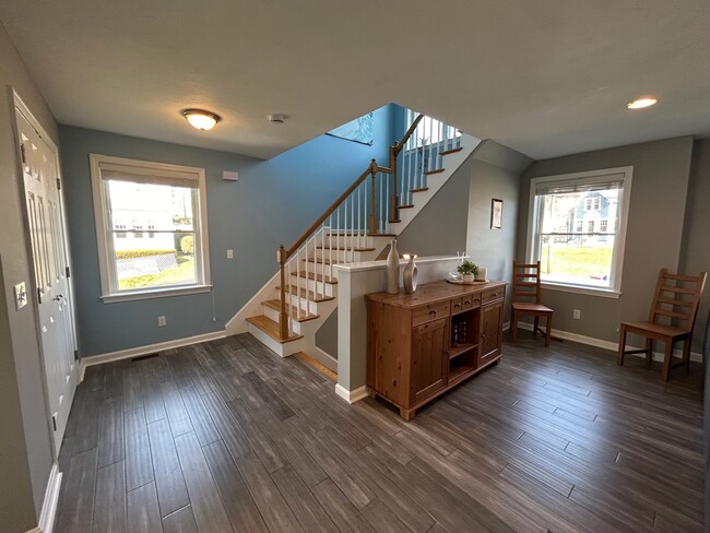 Building Photo - 676 Burncoat St