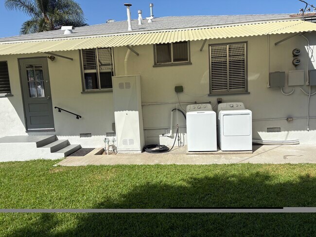 Foto del edificio - 1016A S Bruce Ln