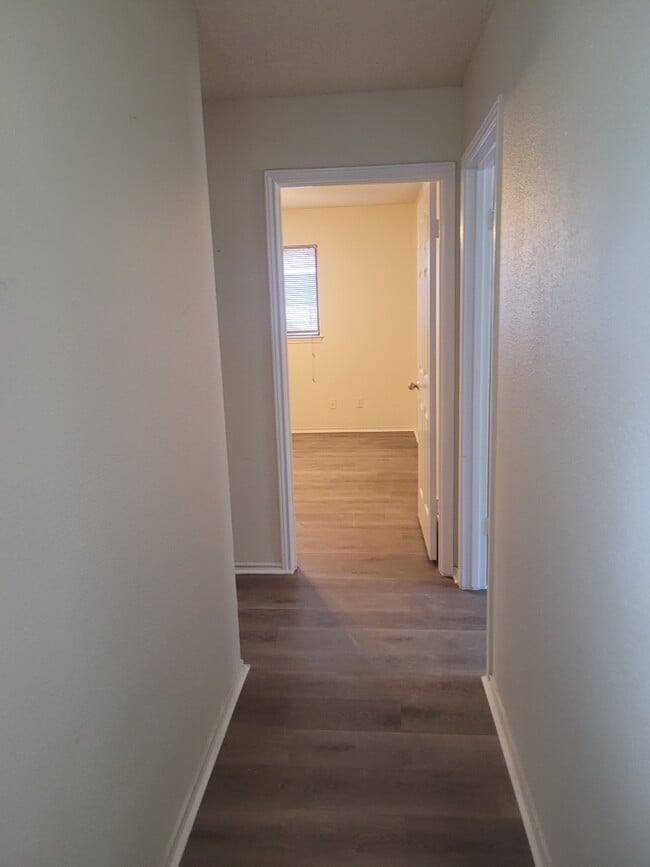 Building Photo - 17915 Summer Knoll Dr