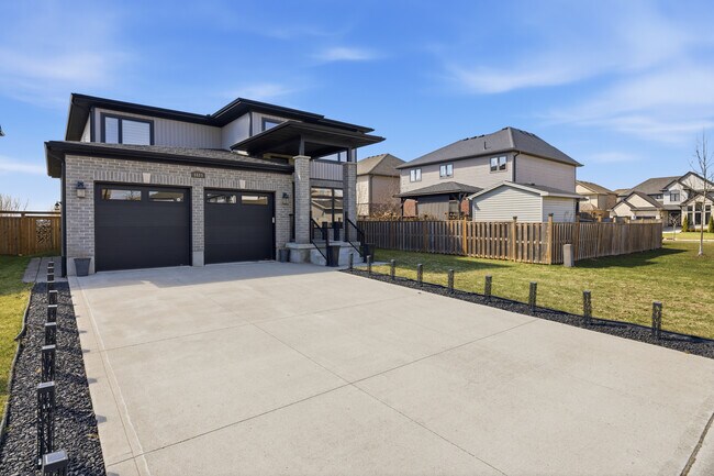 Building Photo - 1615 Sandridge Ln