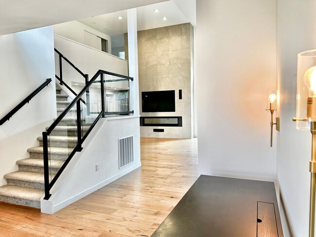 Building Photo - 6 BR / 4 BA – 4,100 SQ FT with Patio, Full...