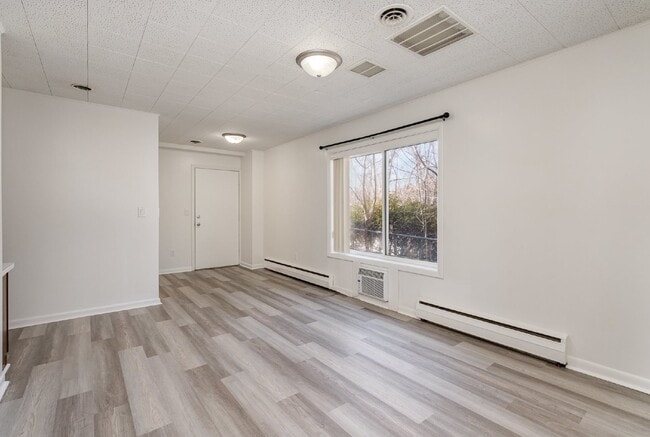 Building Photo - Cozy Efficiency Apartment in Midland $800 per Month Utilities included!