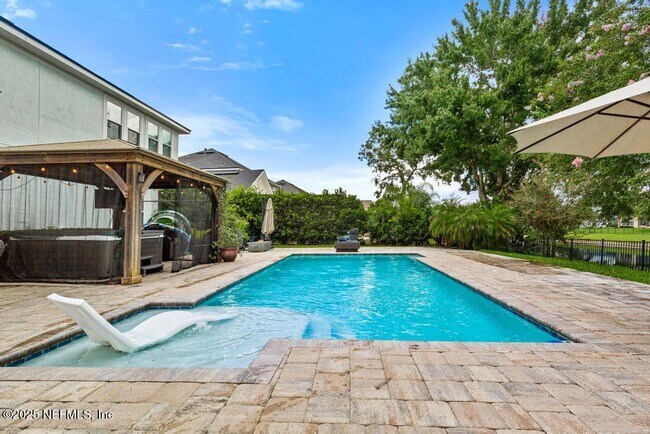 Foto del edificio - 1175 Eagle Point Dr