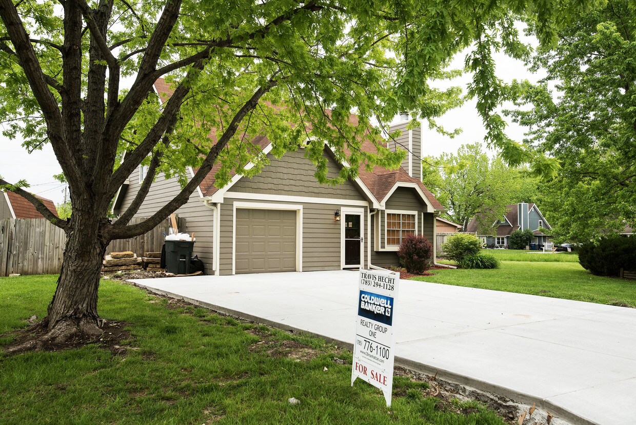 3318 Valleydale Dr, Manhattan, KS 66502 House Rental in Manhattan, KS