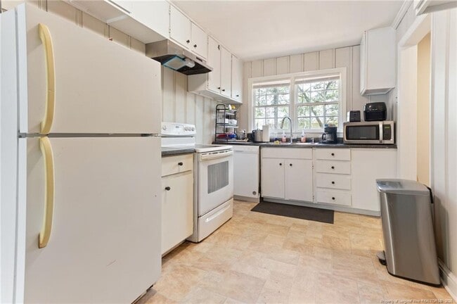 Building Photo - 906 Prince Ave