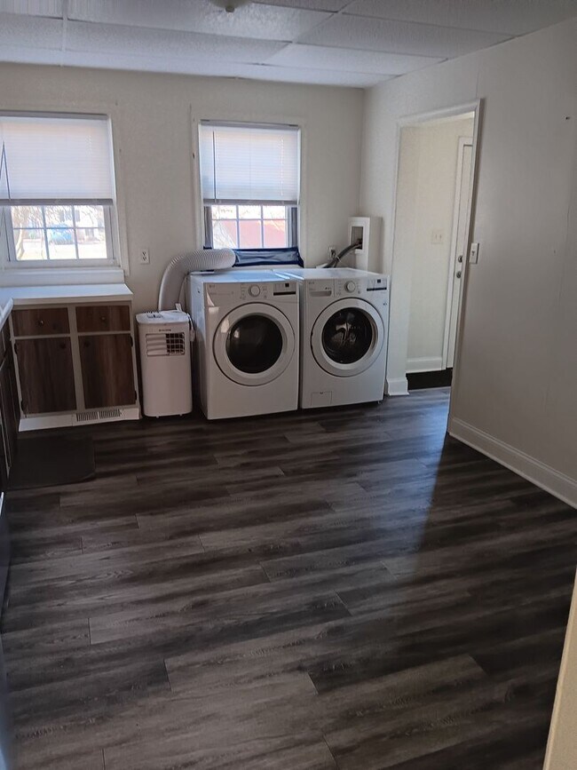 Building Photo - Quaint 1 BR SIngle Family Room in South Cu...