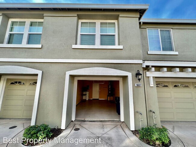 Building Photo - 2 br, 2.5 bath House - 6637 Forget Me Not