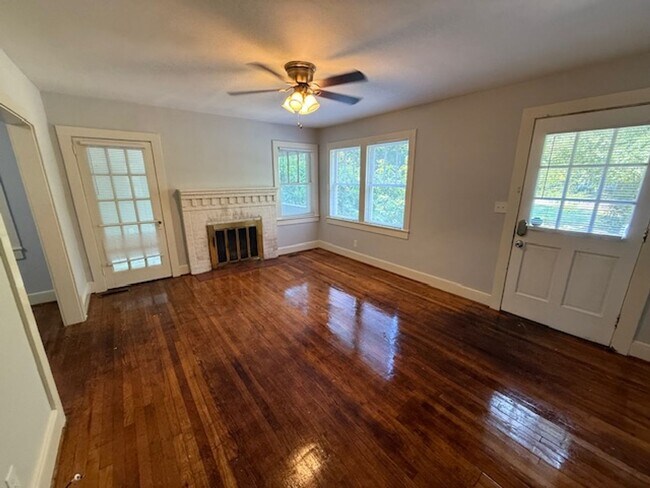 Foto del edificio - 503 Tyler St