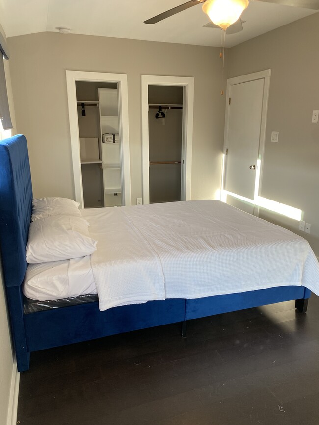 Room1 - 142 E Myrtle St