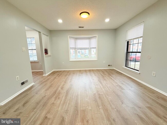 Building Photo - 31 Drewes Ct