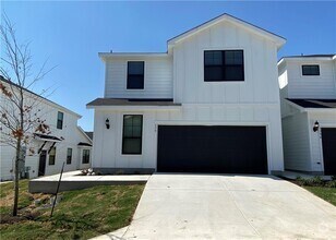 Building Photo - 179 Threshing Rd