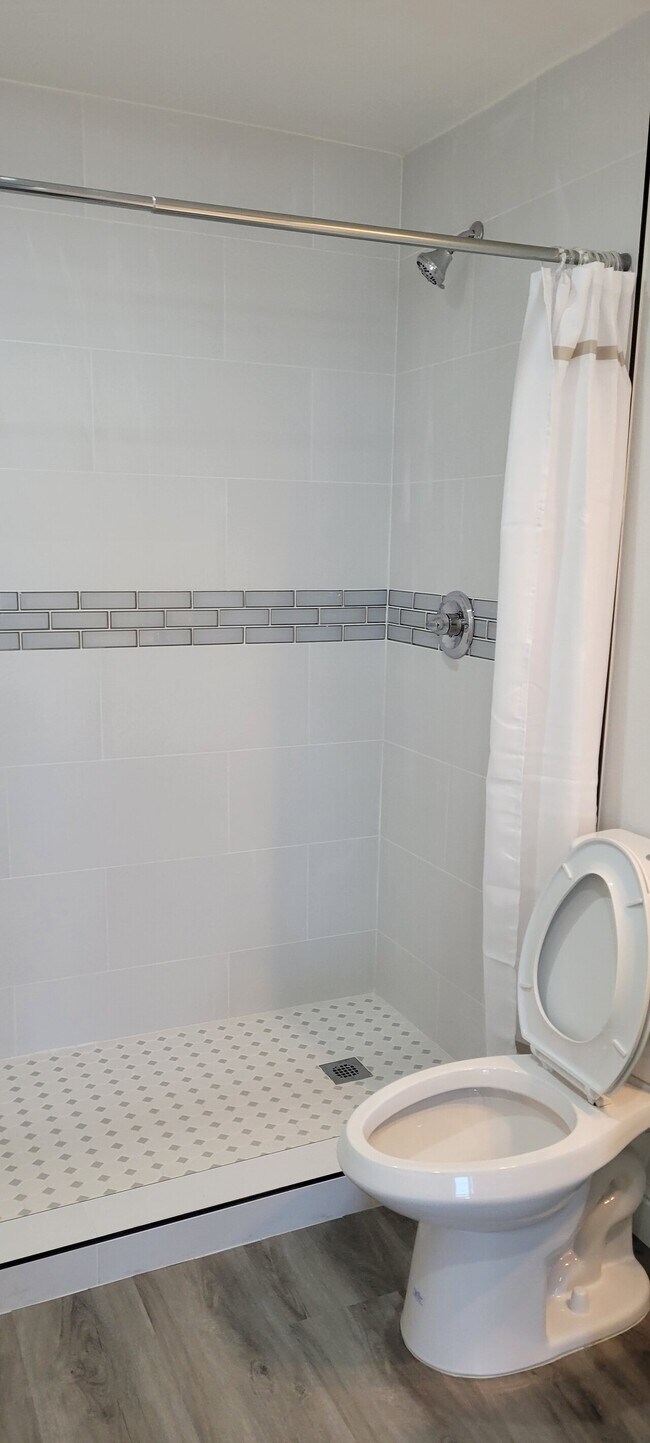 Building Photo - 6315 Bancroft ave, Oakland CA