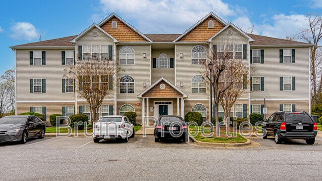 Foto del edificio - 6113 Hedgecock Cir