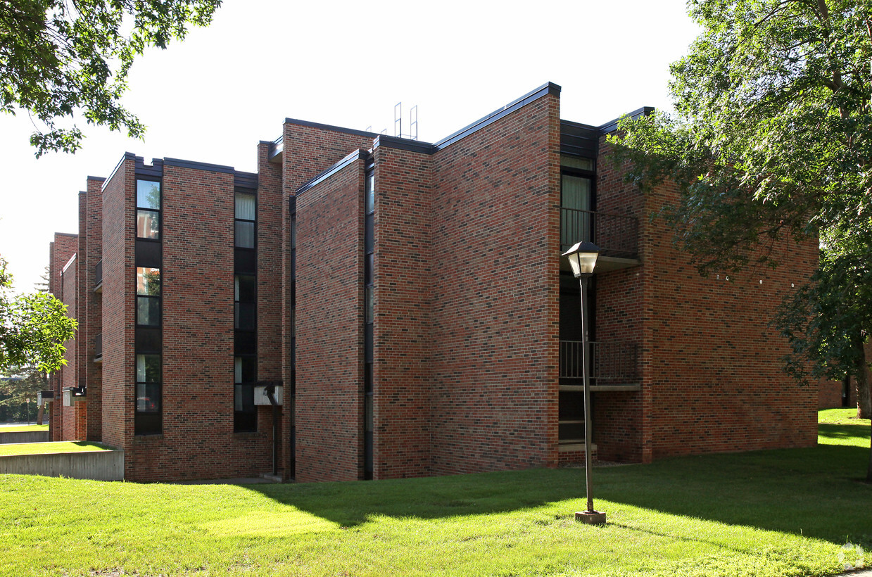 Primary Photo - Benton Hall