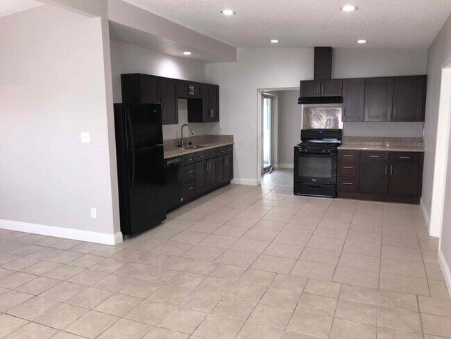 Foto del edificio - 2745 Burnham Ave