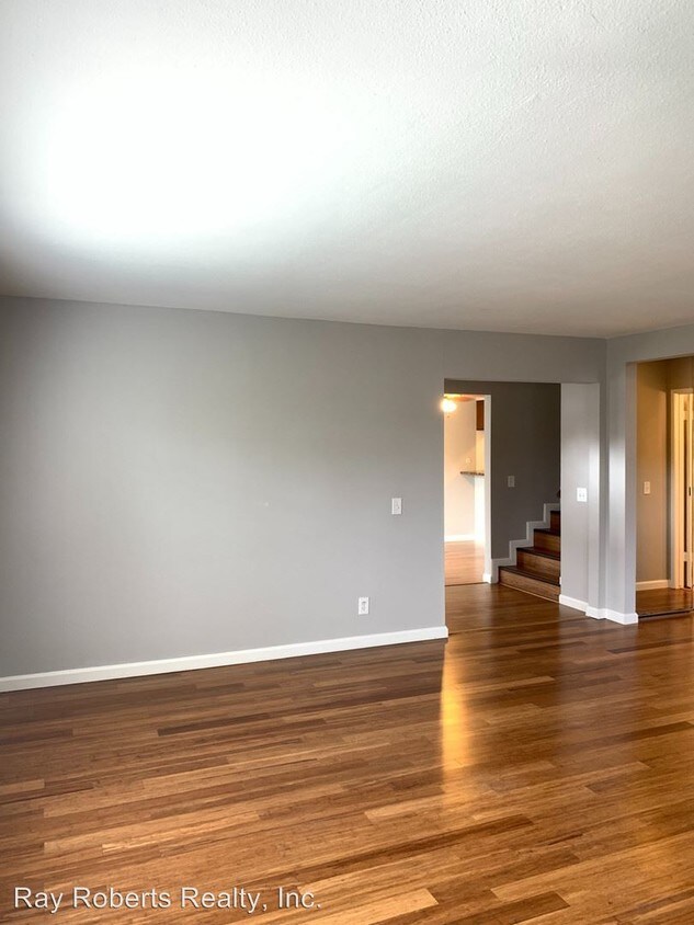Primary Photo - 3 br, 2 bath Apartment - 4200 PATRICE ROAD