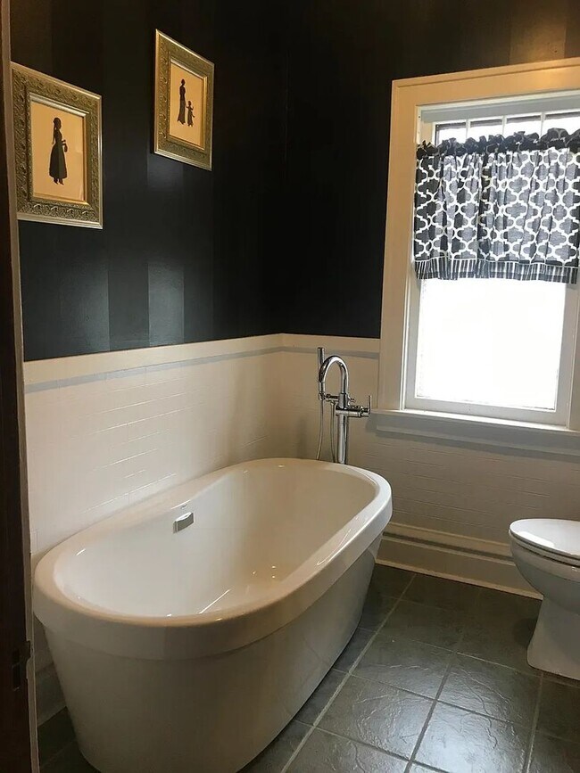 Foto del edificio - 1802-1806 Superior Ave - Duplex