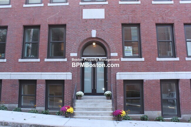 Foto del edificio - 24 Merrymount Rd