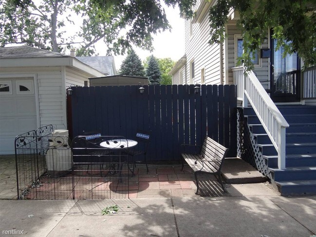 Building Photo - 2744 1st St
