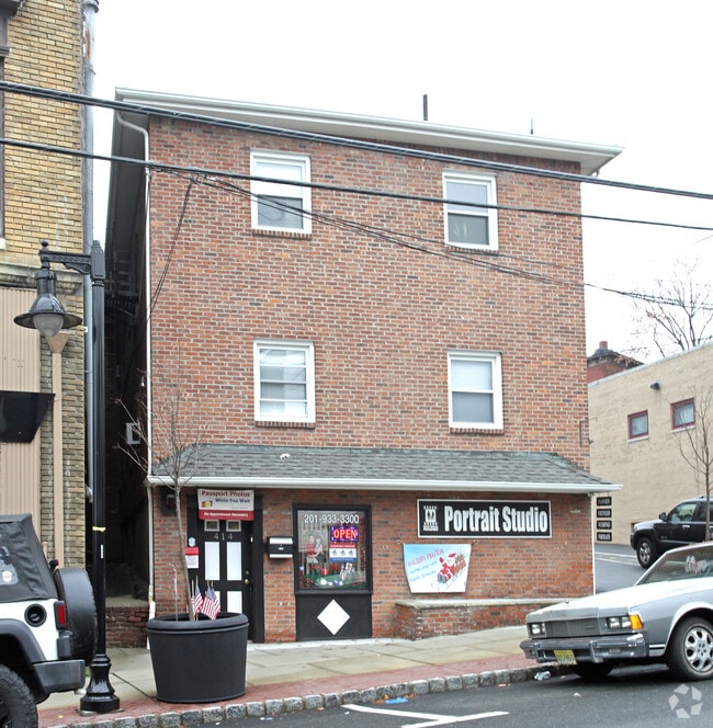 Primary Photo - 414 Hackensack St