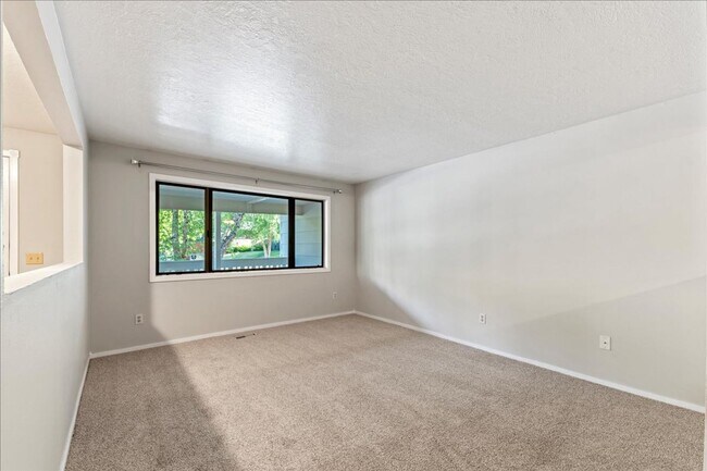 Foto del edificio - North End 3 Bedroom 2 Bathroom Home